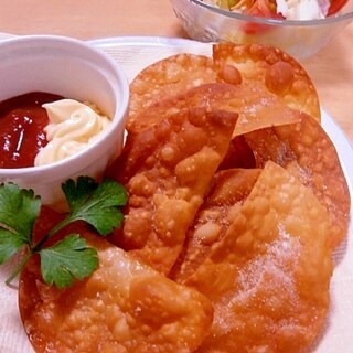 餃子の皮でパリパリおつまみスナック♪余った皮で。